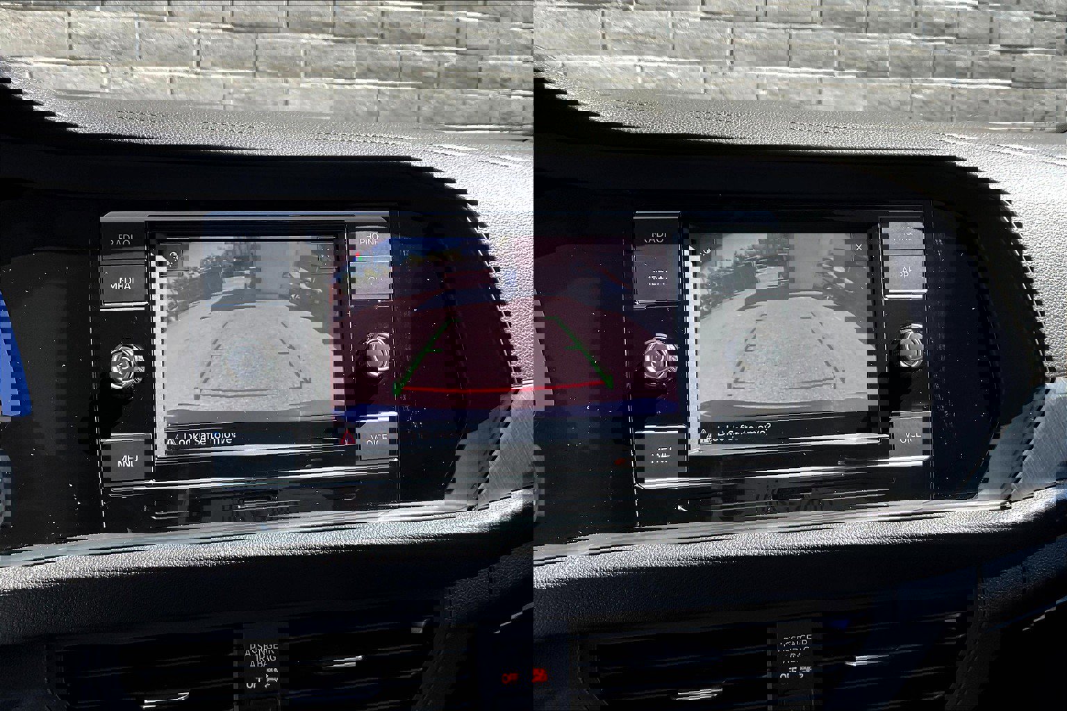 Used 2022 Volkswagen Jetta SE w/ Panoramic Sunroof Package image 21