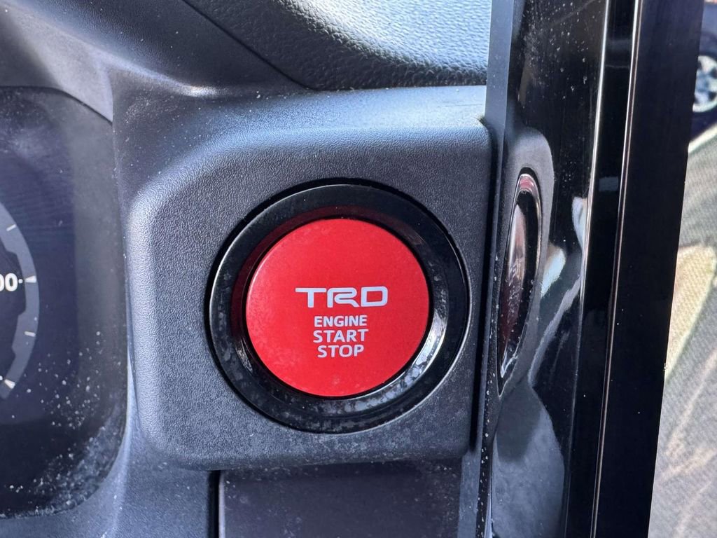 Used 2025 Toyota Tacoma TRD Off-Road image 9