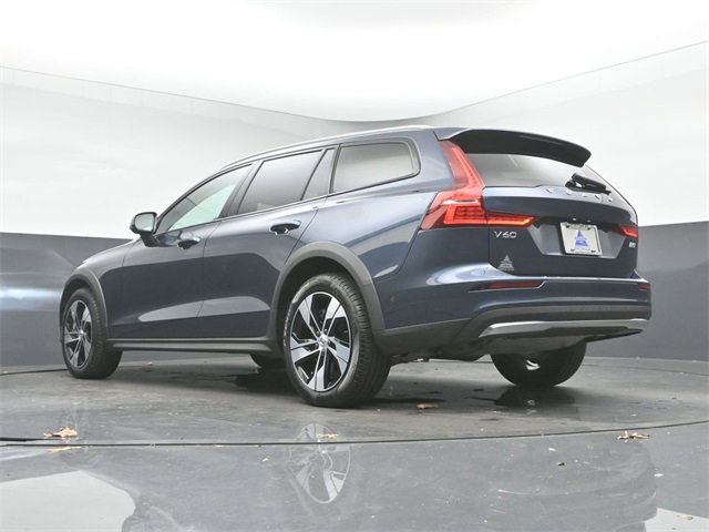 Used 2024 Volvo V60 B5 Cross Country Plus image 41