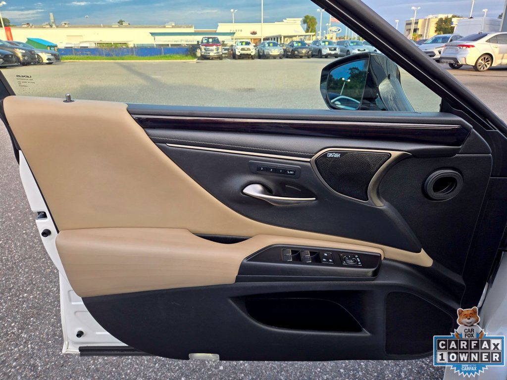 Used 2021 Lexus ES 300h Ultra Luxury w/ Accessory Package FWD image 26