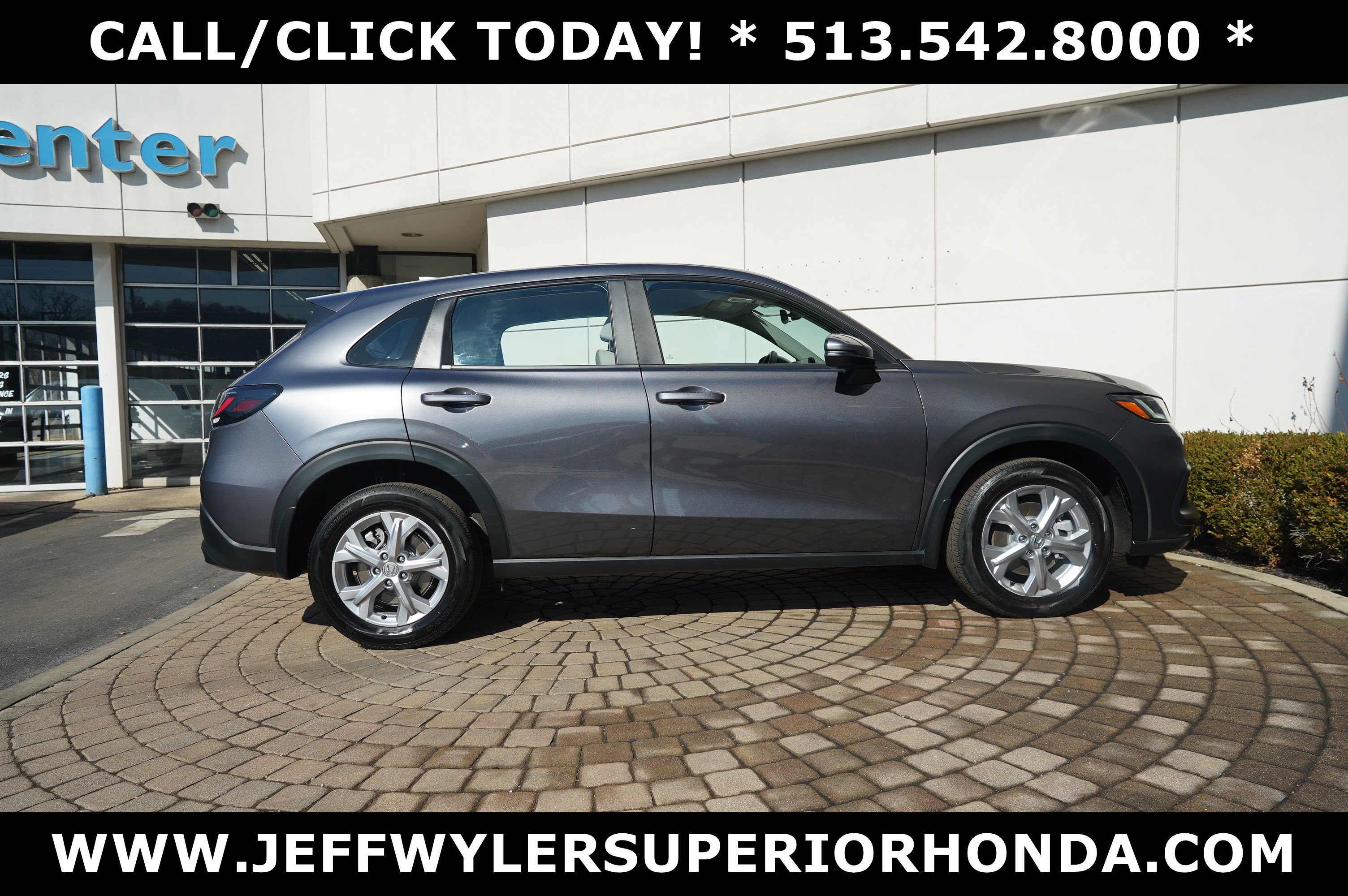 Used 2023 Honda HR-V LX image 2