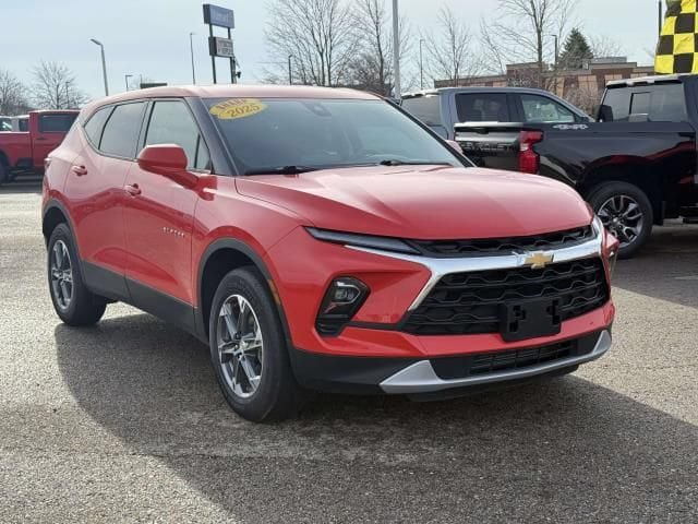 Used 2025 Chevrolet Blazer LT AWD/4WD image 4