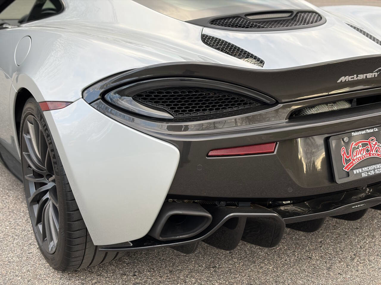 Used 2017 McLaren 570S RWD image 15