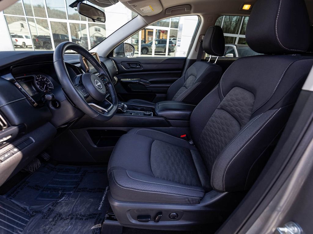 Used 2023 Nissan Pathfinder SV AWD/4WD image 27