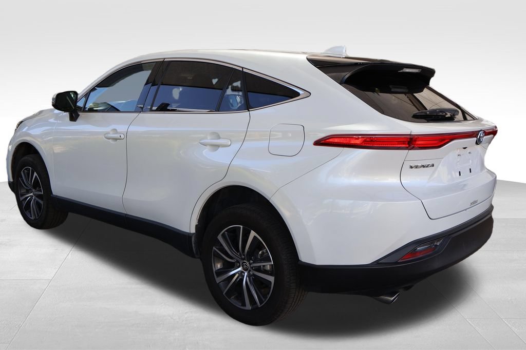 Used 2023 Toyota Venza LE AWD/4WD image 11