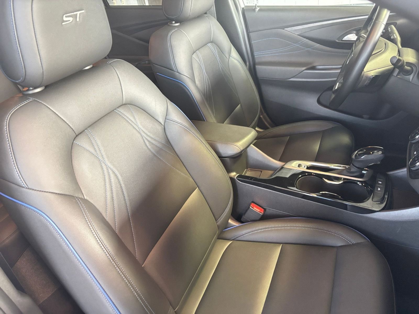 Used 2025 Buick Envista Sport Touring image 35