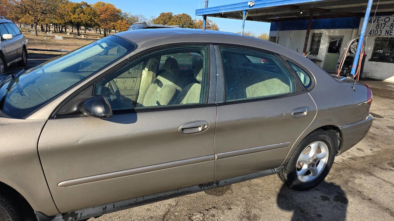 Used 2007 Ford Taurus SE image 2