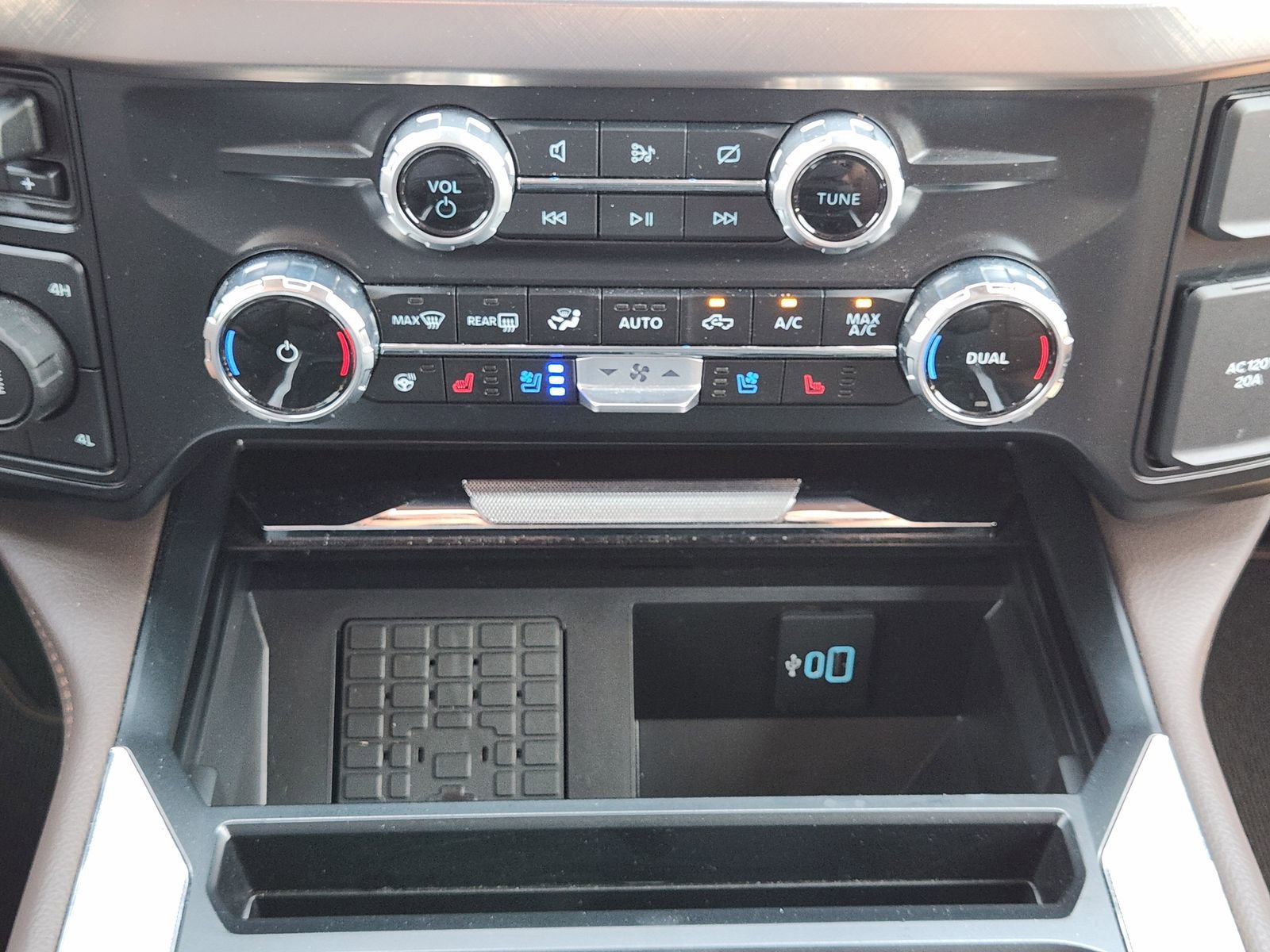 Used 2024 Ford F250 King Ranch w/ FX4 Off-Road Package AWD/4WD image 21
