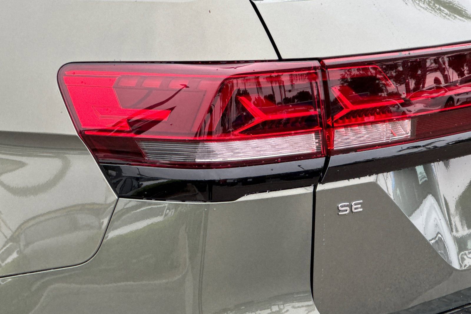New 2025 Volkswagen Atlas Peak Edition SE image 27