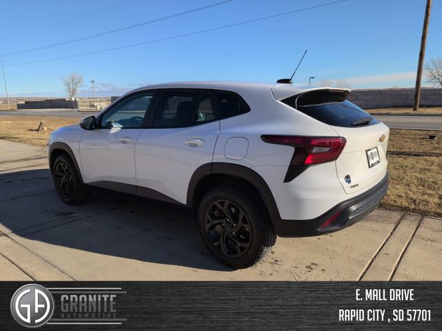 Used 2024 Chevrolet Trax LS w/ LS Convenience Package image 3