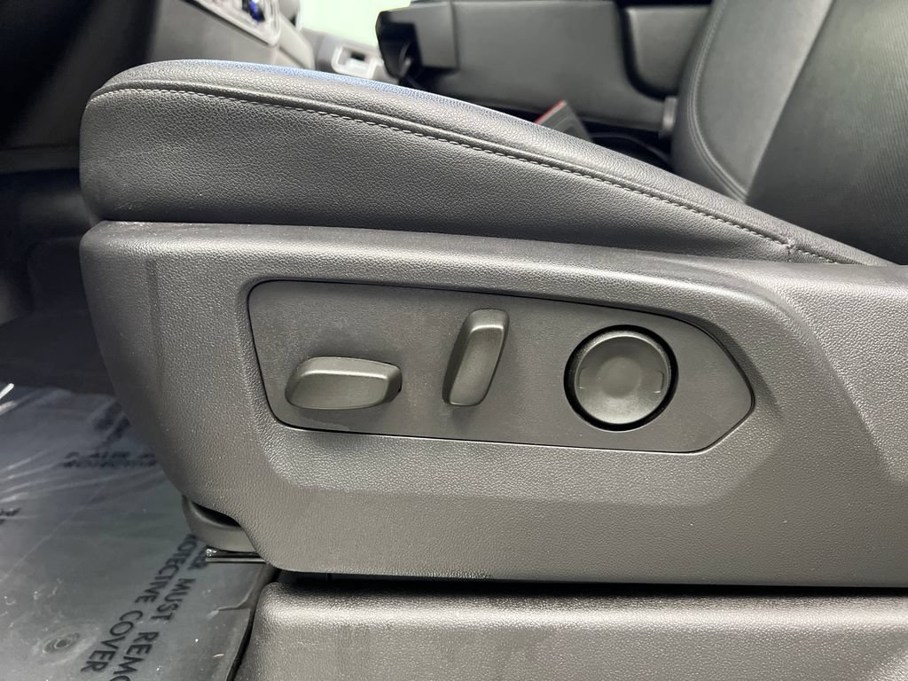 Used 2025 GMC Sierra 1500 SLT AWD/4WD image 13