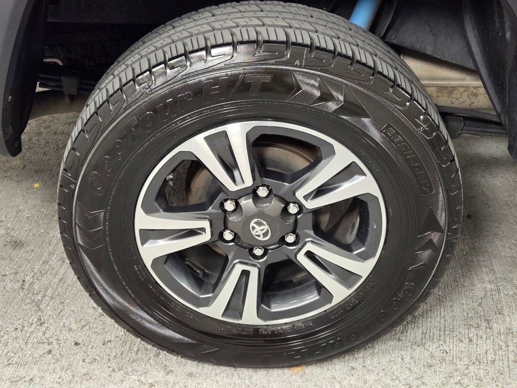 Used 2019 Toyota Tacoma TRD Off-Road w/ Technology Package image 11