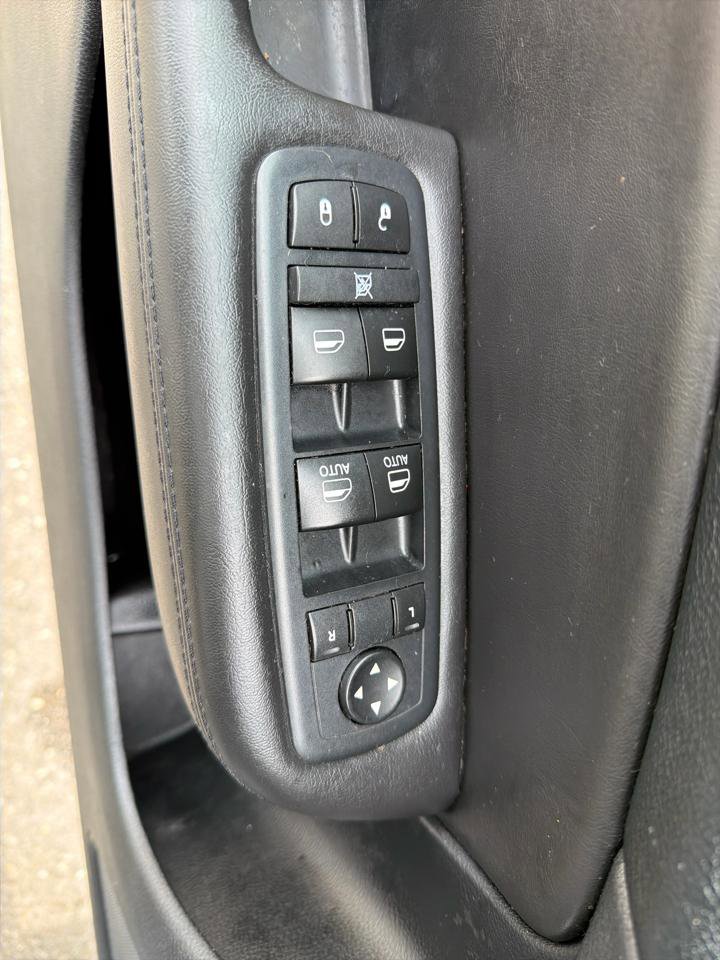 Used 2017 Chrysler 200 Limited Platinum image 13