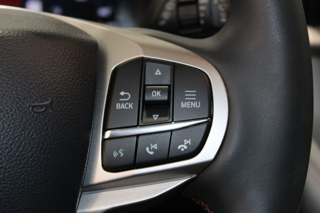 Used 2025 Ford Explorer Active w/ Active Comfort Package AWD/4WD image 17