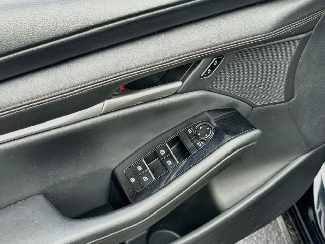 Used 2025 MAZDA MAZDA3 s FWD image 24