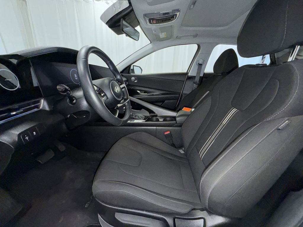 Used 2024 Hyundai Elantra SEL w/ Convenience Package image 3