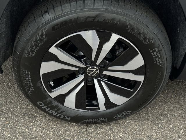 New 2026 Volkswagen Atlas SE image 32