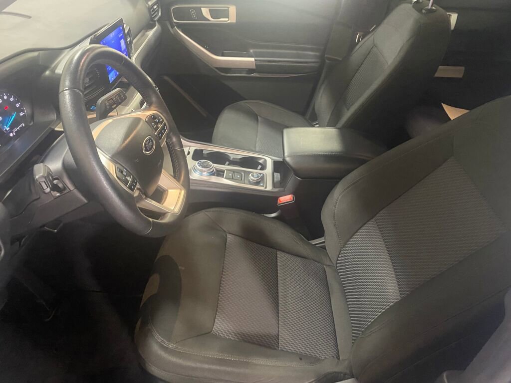Used 2023 Ford Explorer XLT image 5