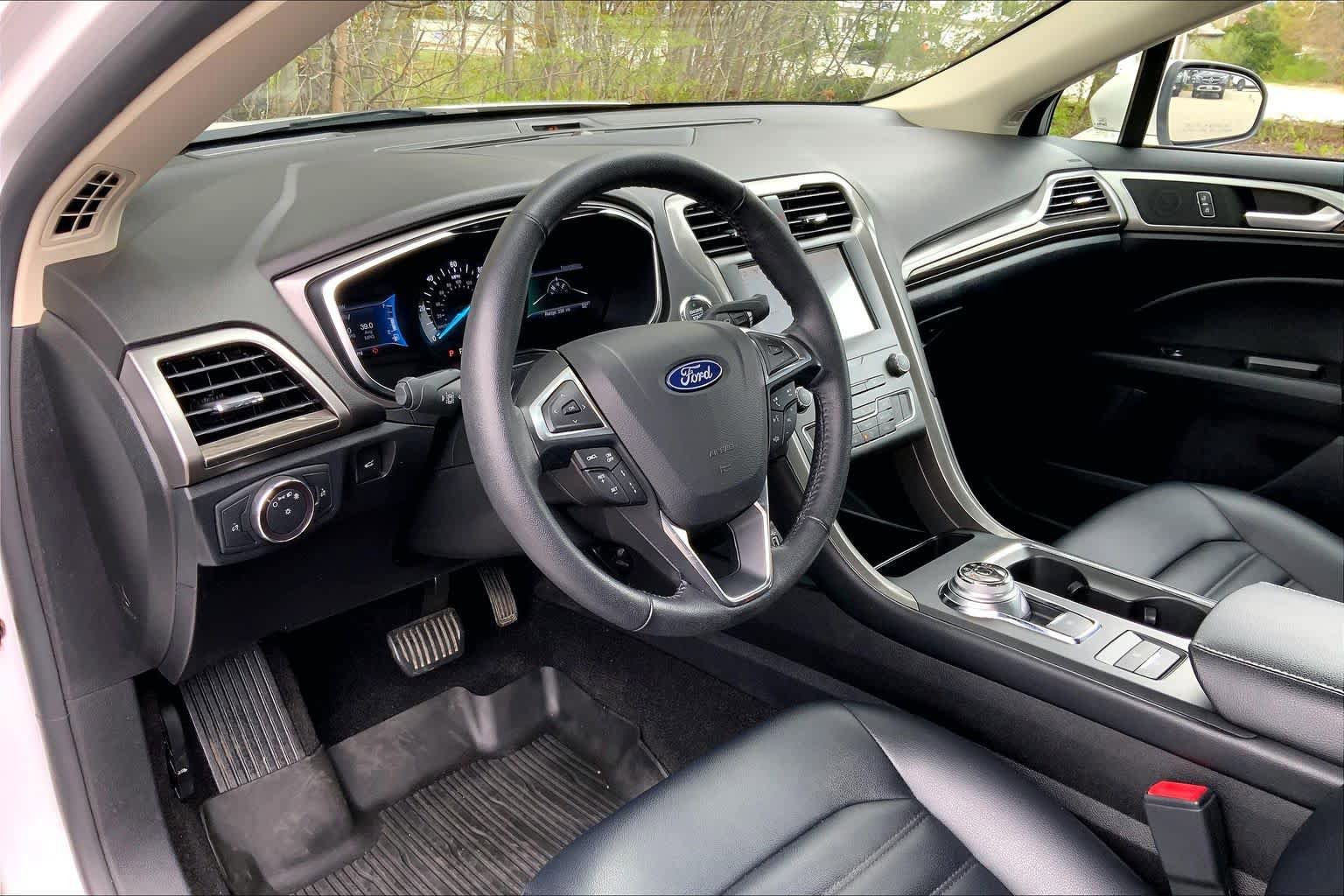 Used 2020 Ford Fusion SEL FWD image 18
