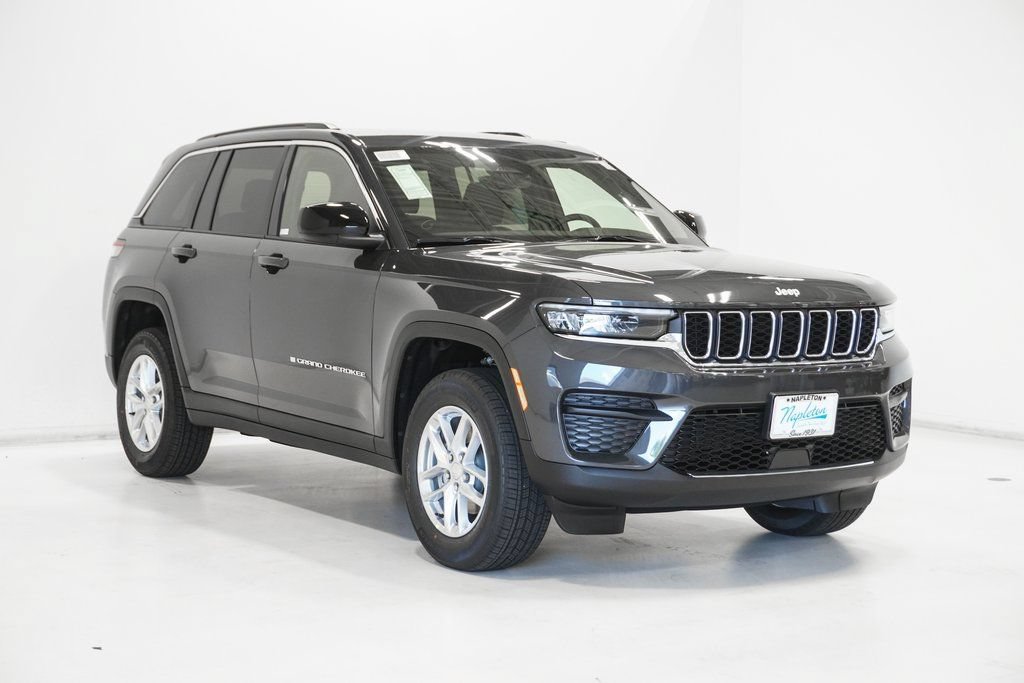 New 2025 Jeep Grand Cherokee Laredo w/ Luxury Tech Group I AWD/4WD image 4
