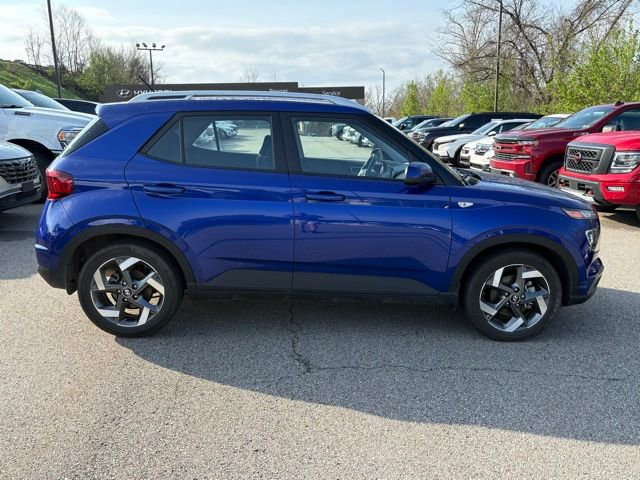 Used 2023 Hyundai Venue SEL image 6