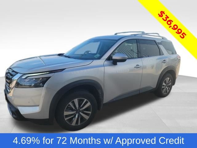 Used 2025 Nissan Pathfinder SL image 1