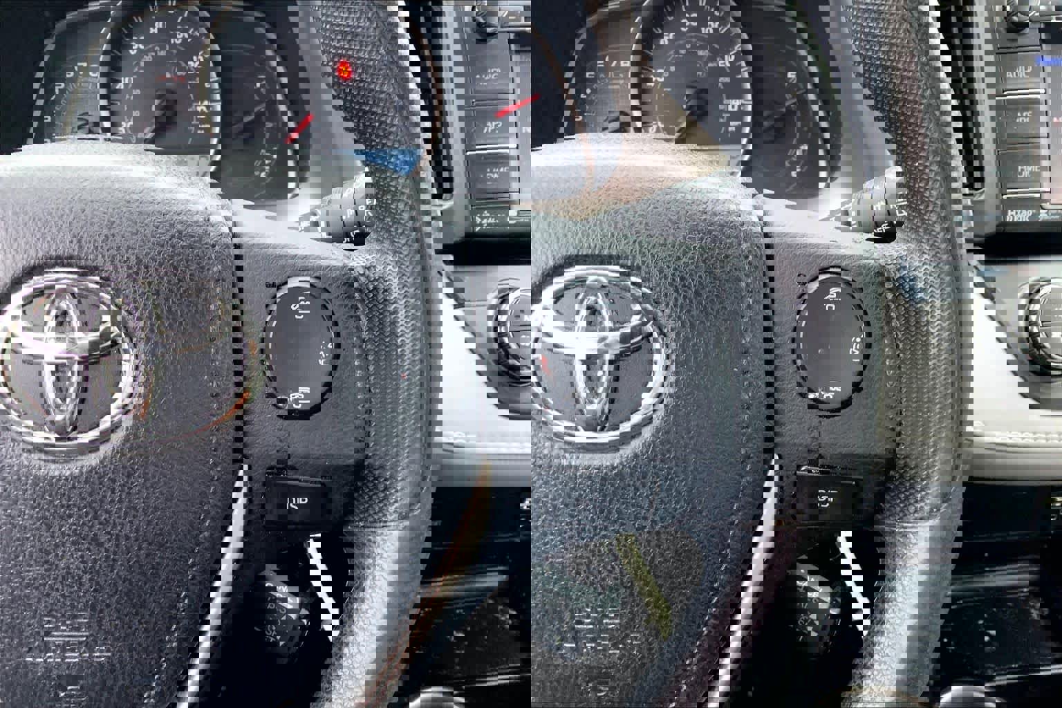 Used 2015 Toyota RAV4 XLE image 25