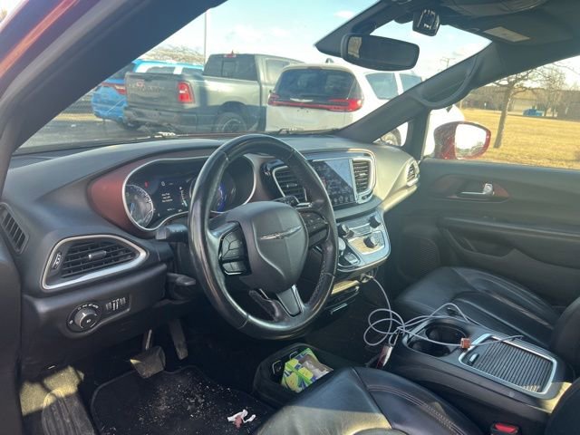 Used 2020 Chrysler Pacifica Touring-L image 10