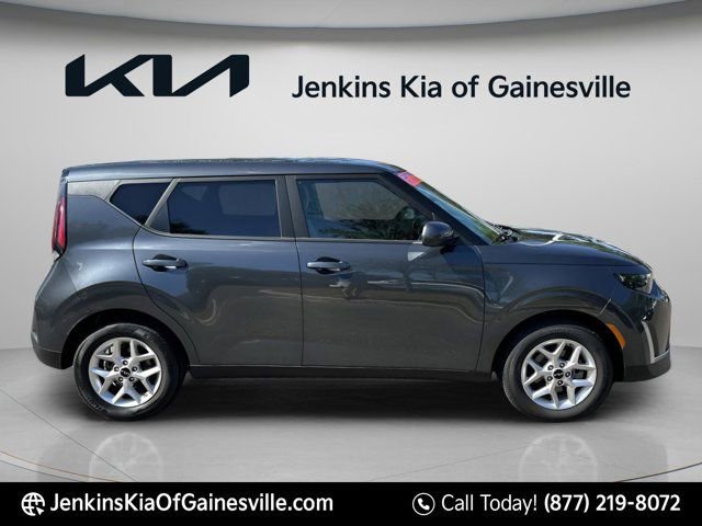Used 2025 Kia Soul LX w/ LX Technology Package FWD image 2