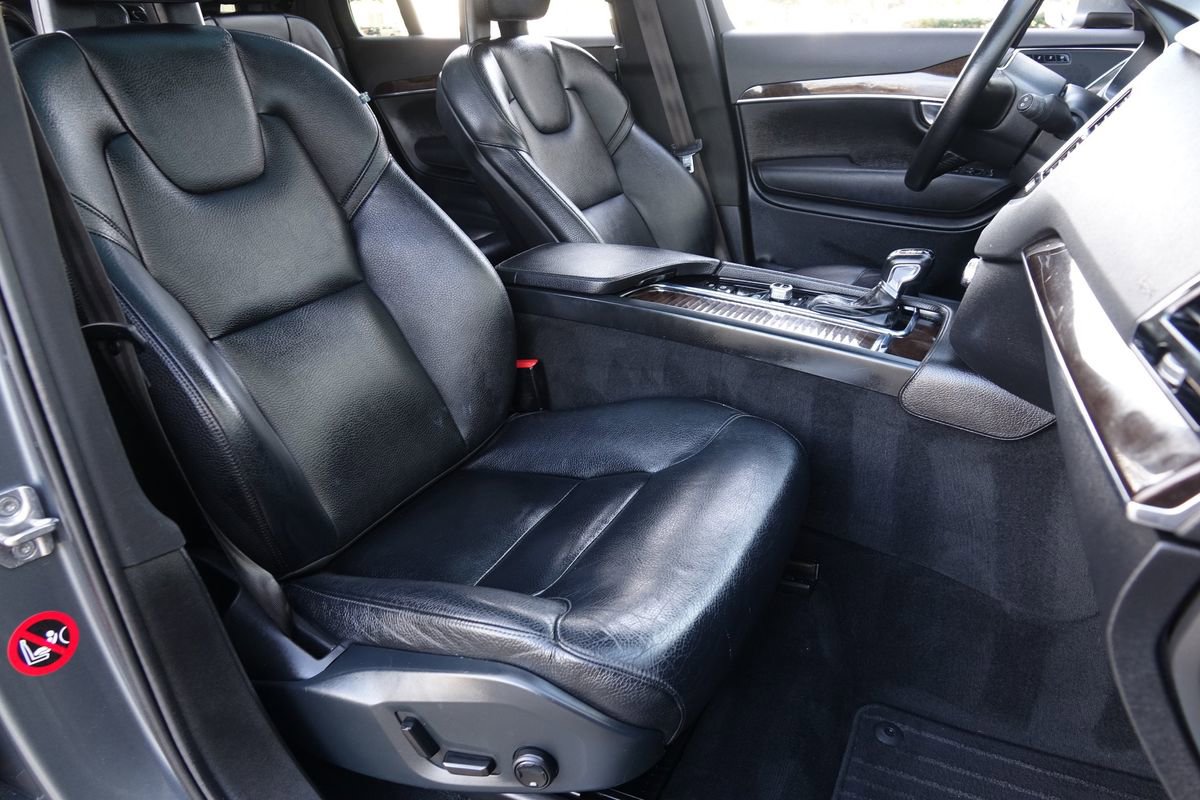 Used 2016 Volvo XC90 T6 Momentum w/ Momentum Plus Package AWD/4WD image 8