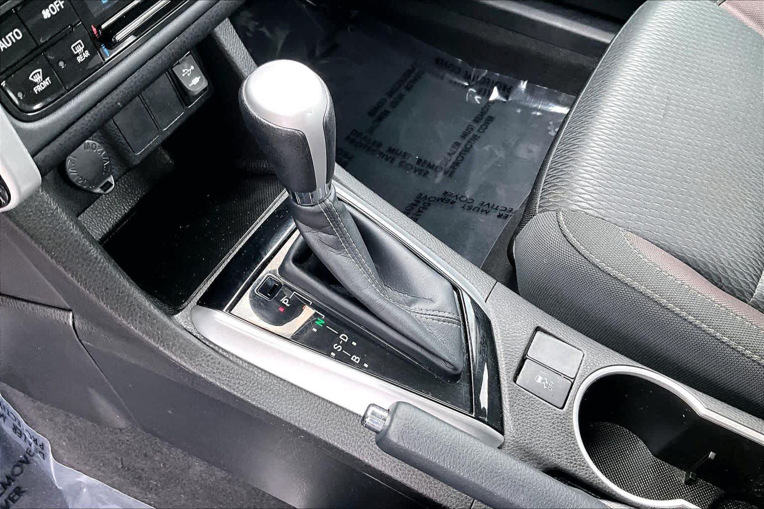 Used 2018 Toyota Corolla LE FWD image 16
