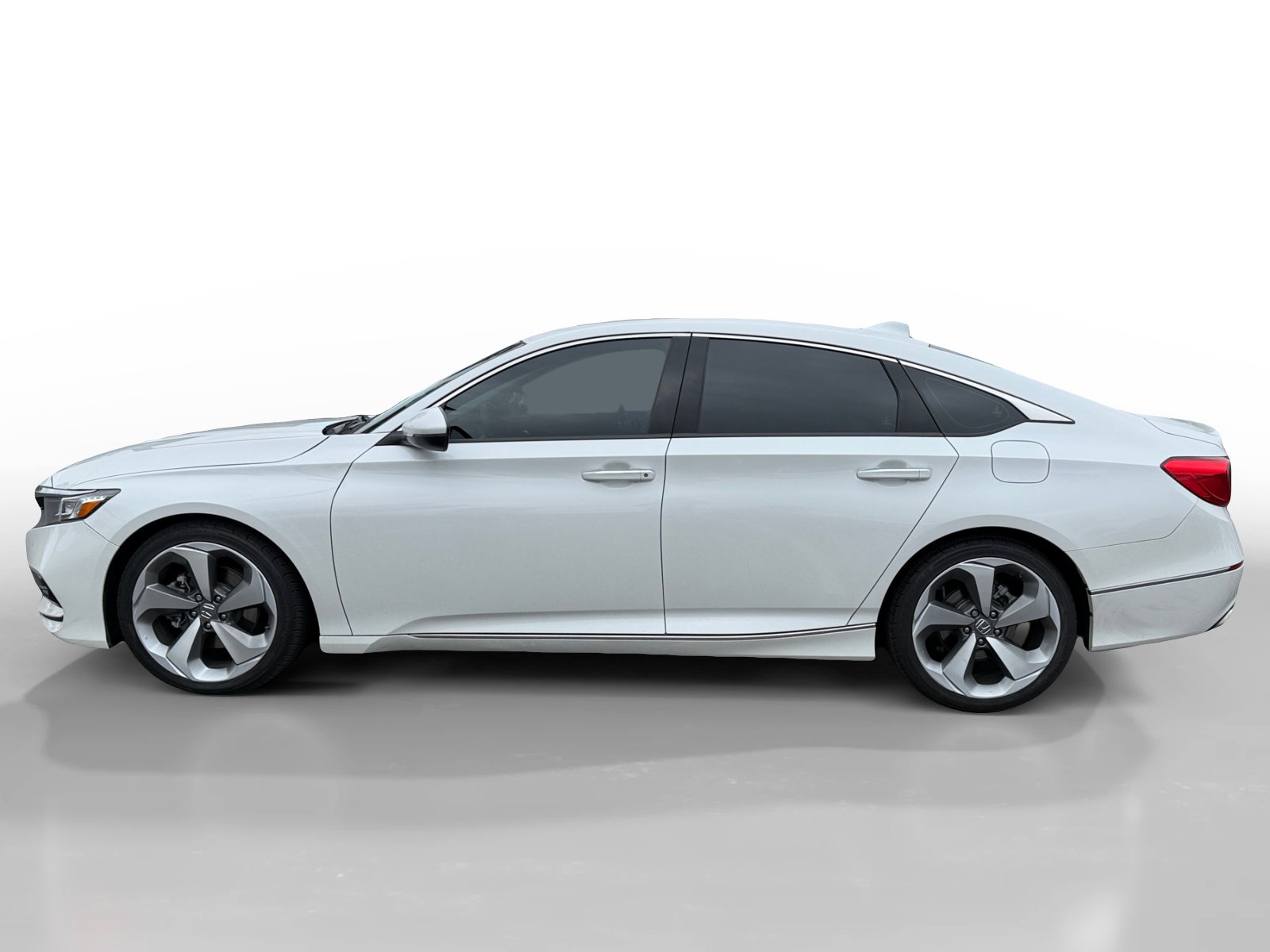 Used 2020 Honda Accord Touring image 2