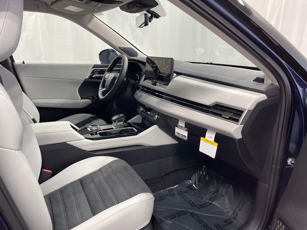 New 2025 Mitsubishi Outlander SE image 29