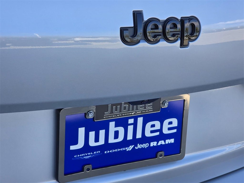 New 2025 Jeep Grand Cherokee L Altitude image 29