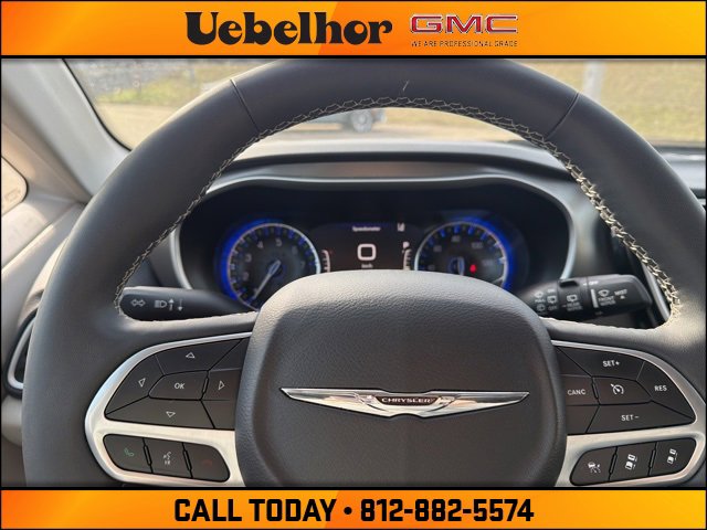 Used 2024 Chrysler Pacifica Touring-L image 32