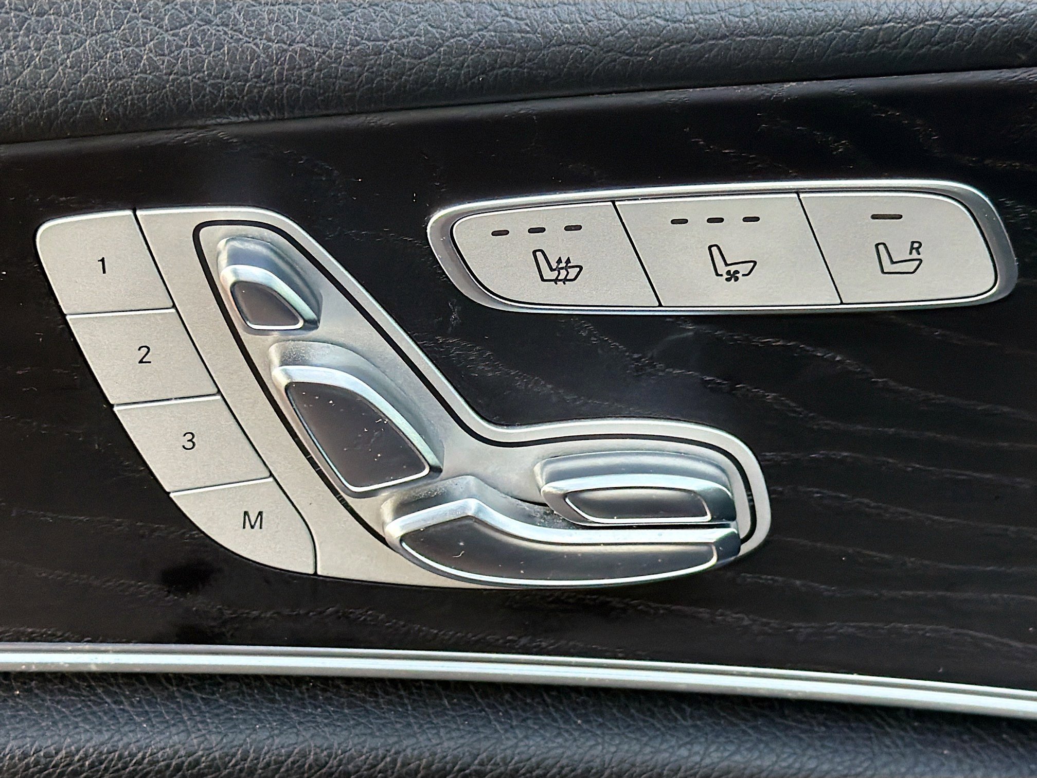 Used 2018 Mercedes-Benz E 300 image 25