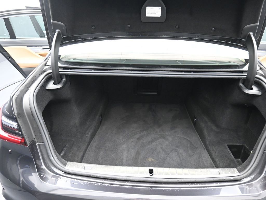 Used 2022 BMW 740i xDrive w/ Premium Package image 16