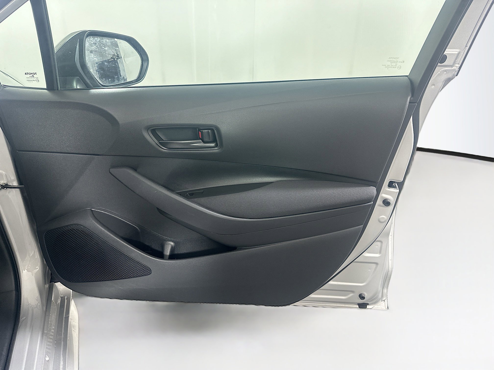 Used 2024 Toyota Corolla LE FWD image 30