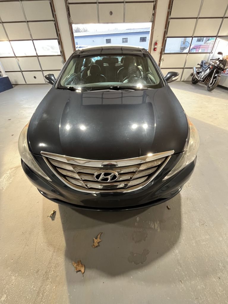 Used 2012 Hyundai Sonata Limited w/ Navigation Pkg image 2