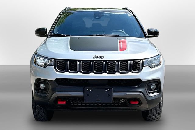 Used 2025 Jeep Compass Trailhawk AWD/4WD image 2