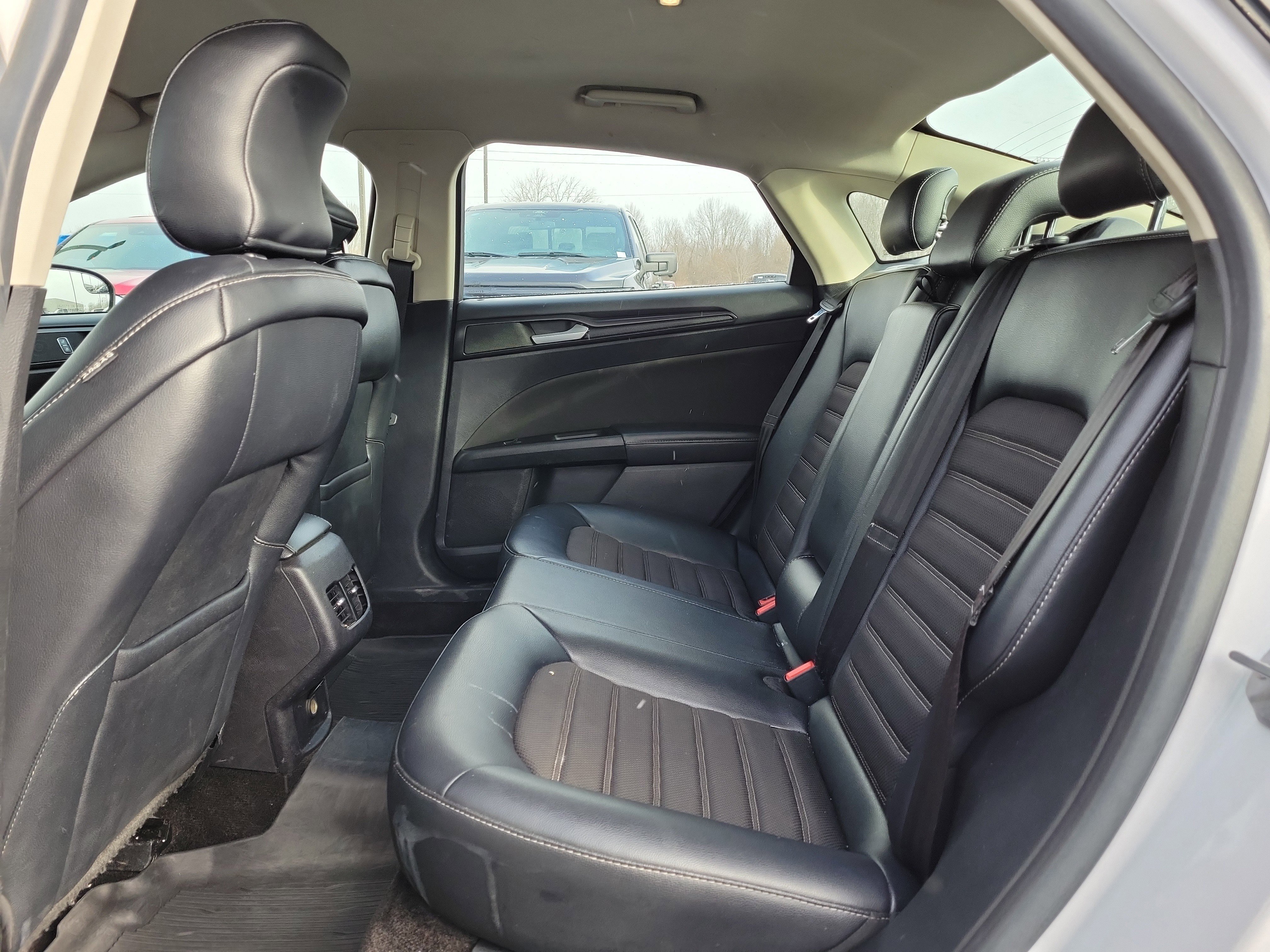 Used 2018 Ford Fusion SE w/ Equipment Group 201A image 10