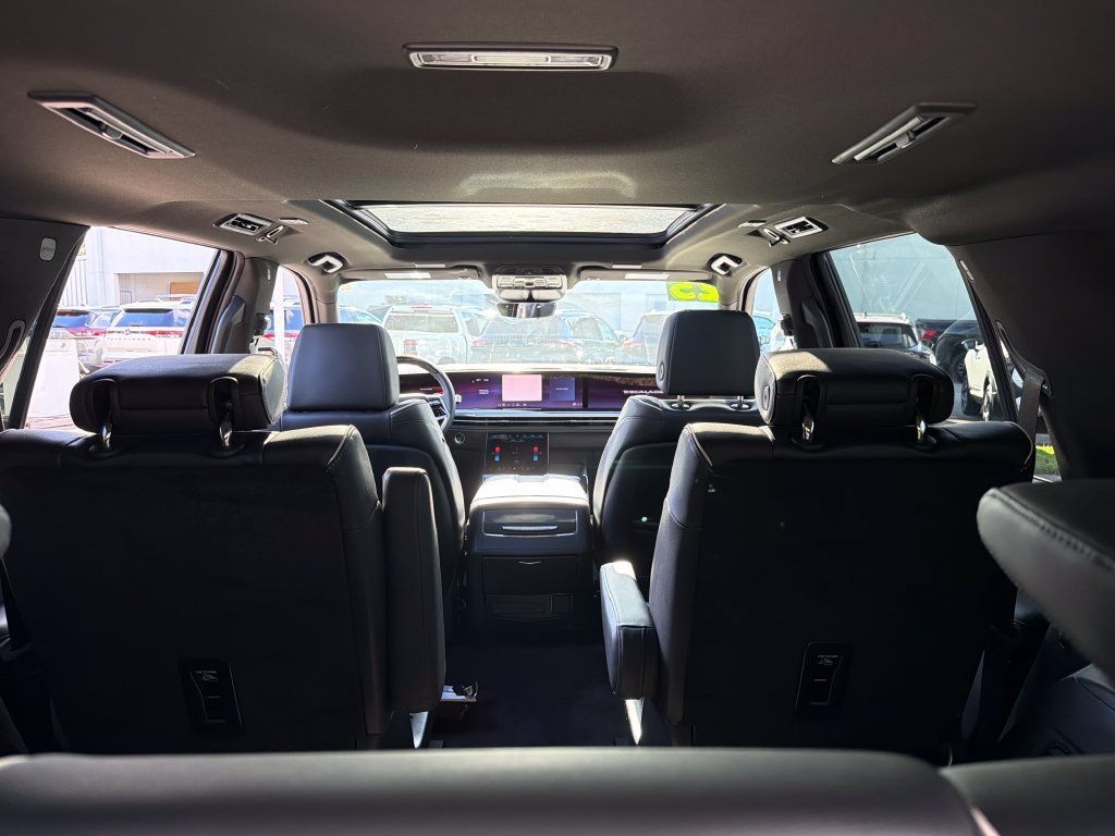 Used 2025 Cadillac Escalade Sport AWD/4WD image 35