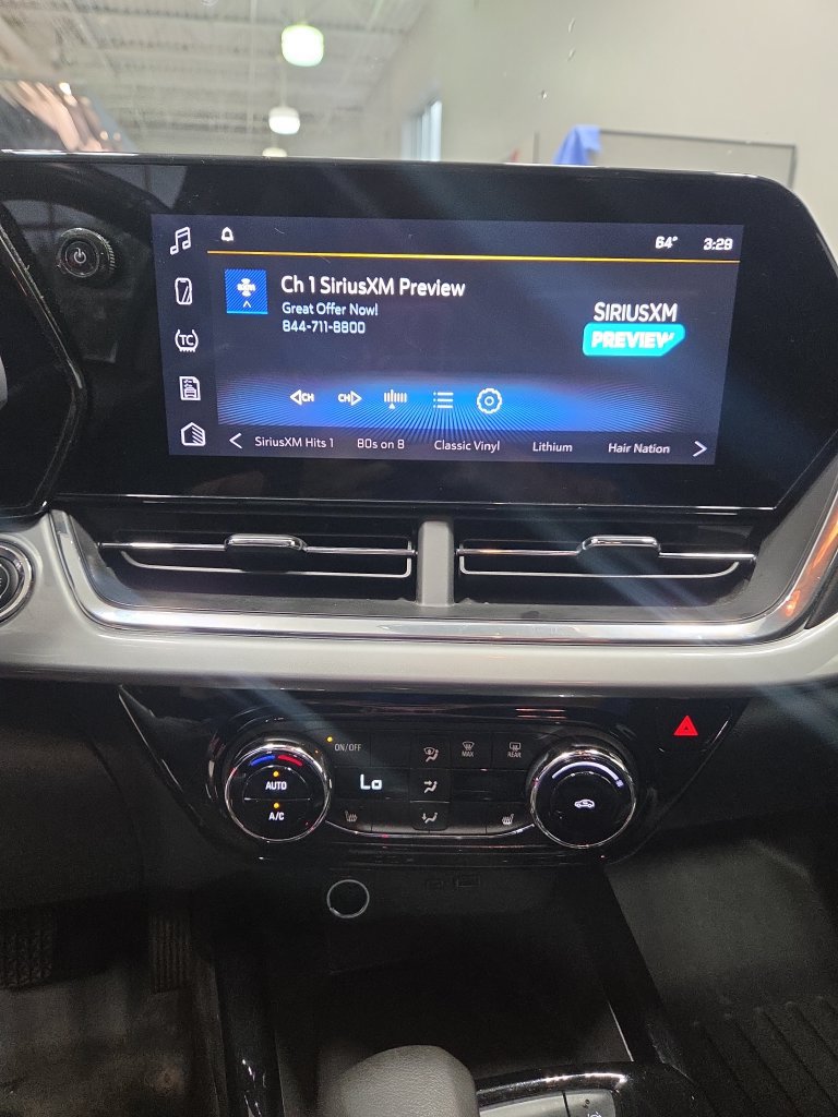 Used 2025 Chevrolet Trax LT w/ LT Convenience Package FWD image 5