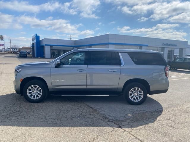 Used 2023 Chevrolet Suburban LT AWD/4WD image 3