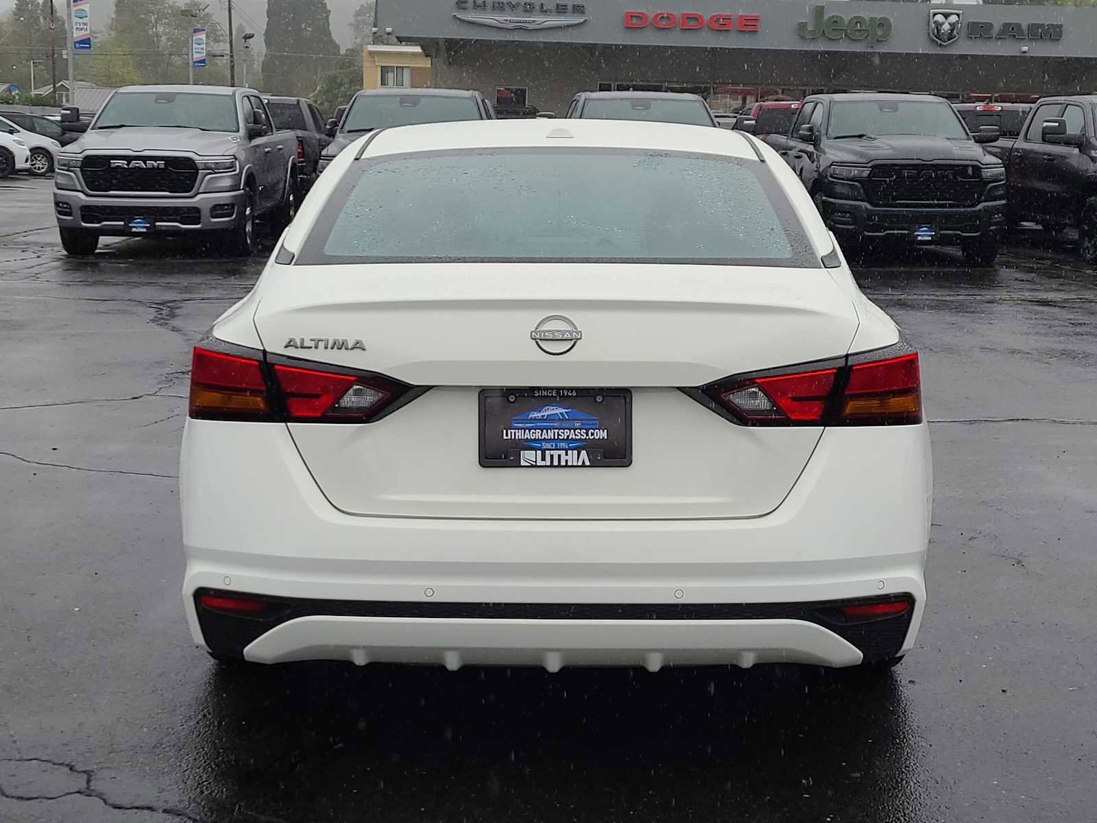 Used 2025 Nissan Altima 2.5 SV FWD image 13