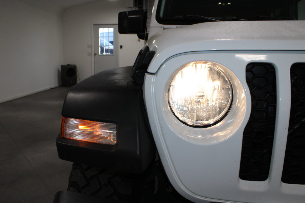 Used 2023 Jeep Gladiator Sport AWD/4WD image 13