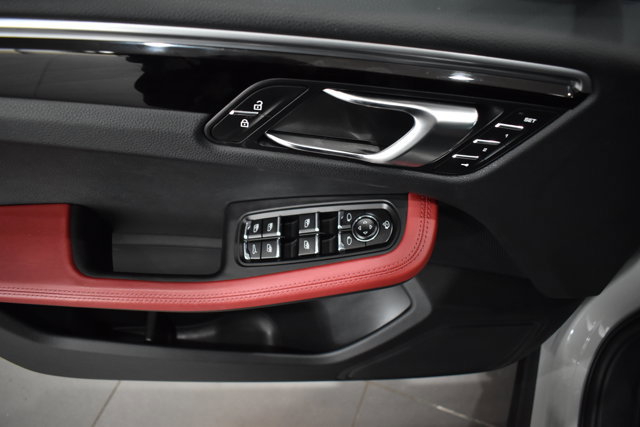 Used 2022 Porsche Macan S image 32