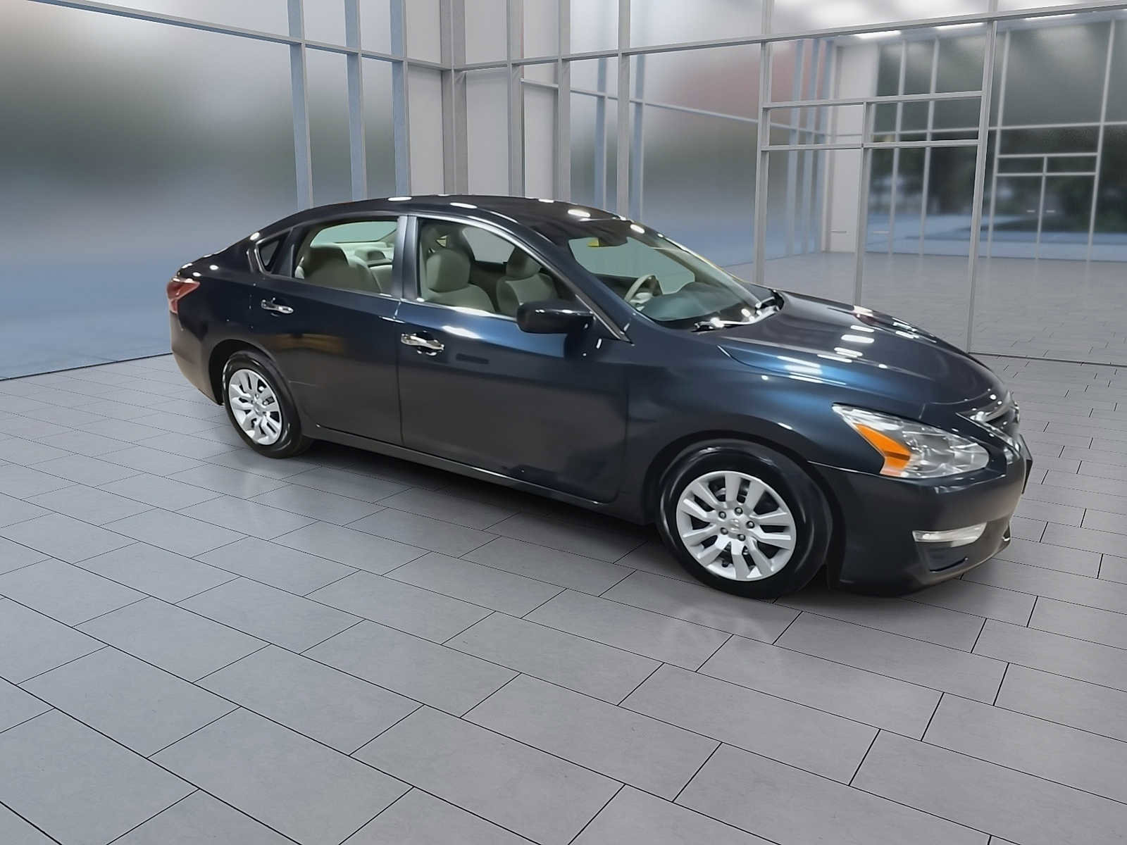 Used 2013 Nissan Altima 2.5 FWD image 2