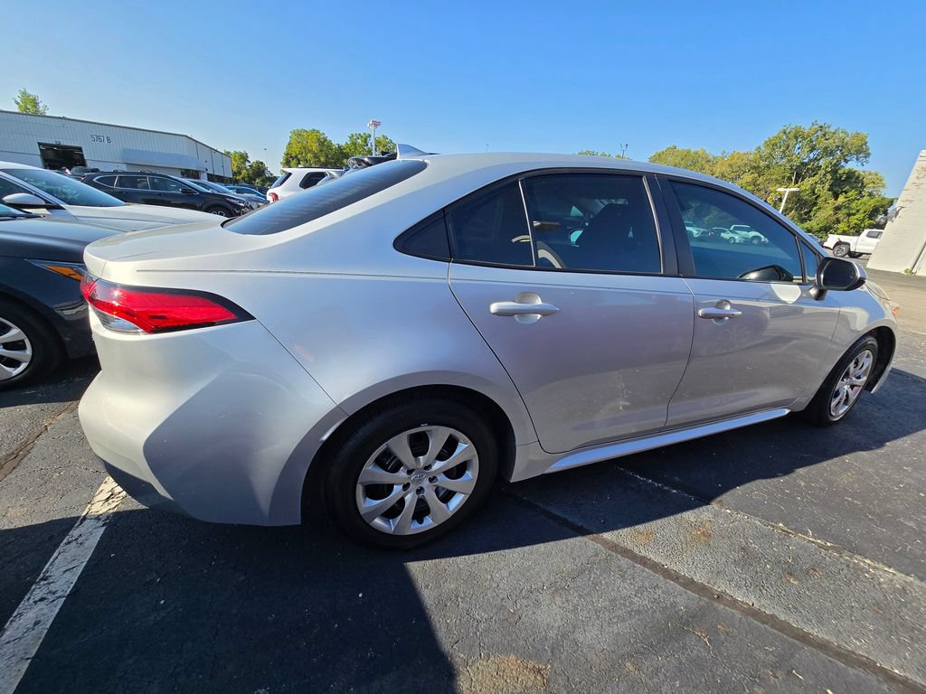Used 2025 Toyota Corolla LE w/ Convenience Package FWD image 9