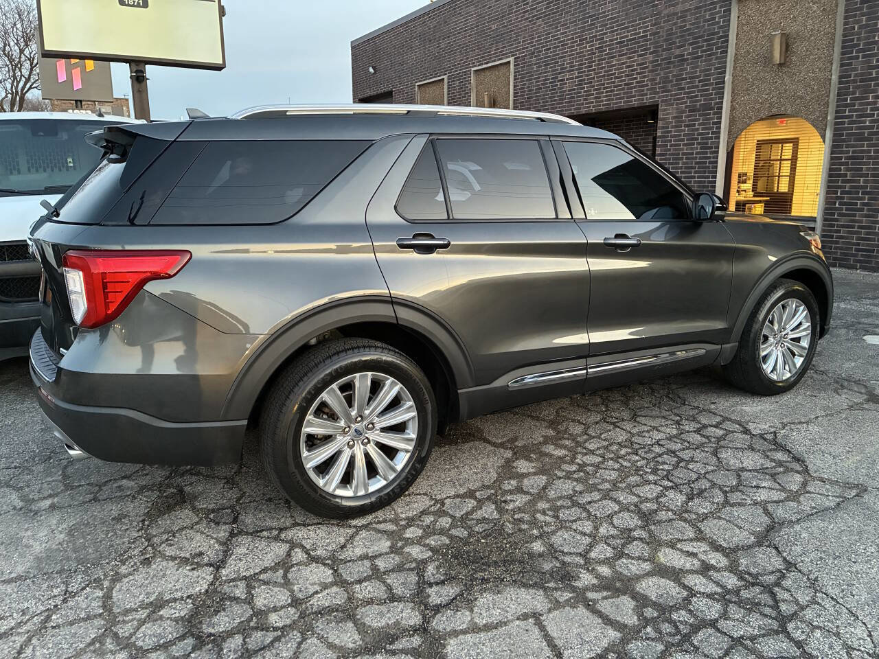 Used 2020 Ford Explorer Limited image 4